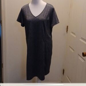 J. Jill T Shirt called fit Marled v-neck dress  V neck athleisure